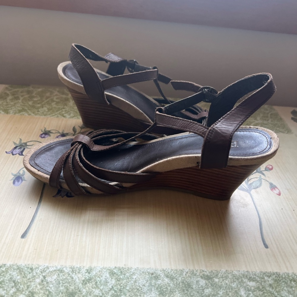 Bass brown leather 3” wedge heels sandals shoes size 7.5
